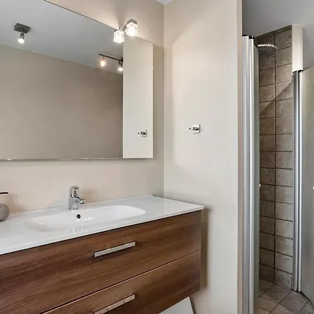 6 Bedroom Amazing In Casa vacanze Glesborg