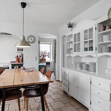 6 Bedroom Amazing In Casa vacanze Glesborg