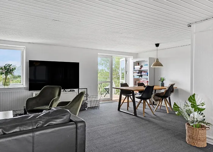 6 Bedroom Amazing In * Glesborg