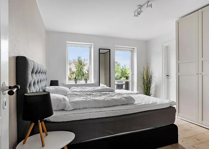 6 Bedroom Amazing In Glesborg