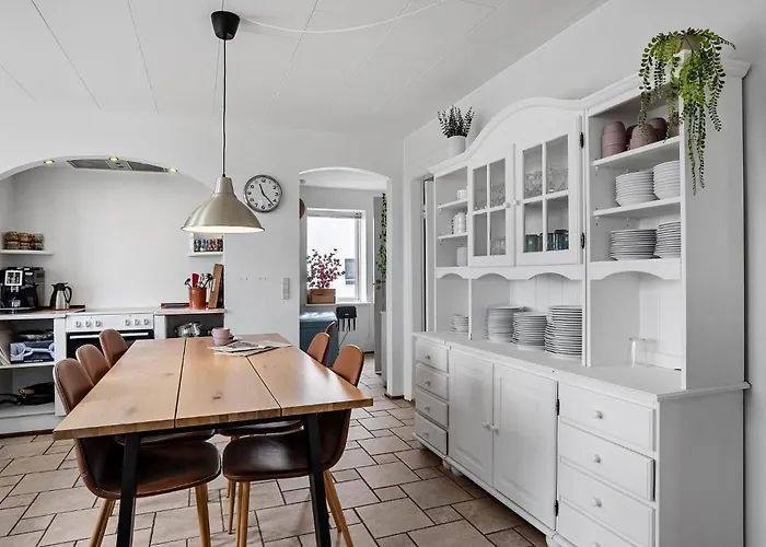 6 Bedroom Amazing In Dom wakacyjny Glesborg