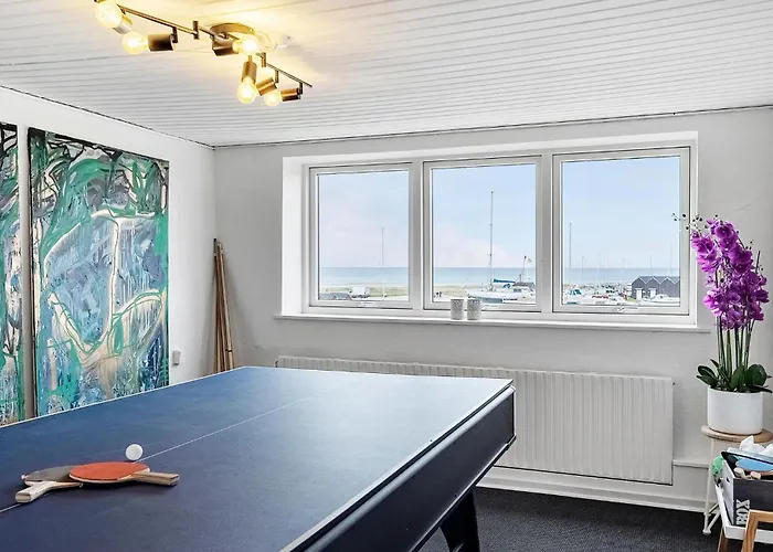 6 Bedroom Amazing In Glesborg