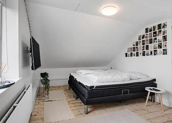 6 Bedroom Amazing In Dom wakacyjny
